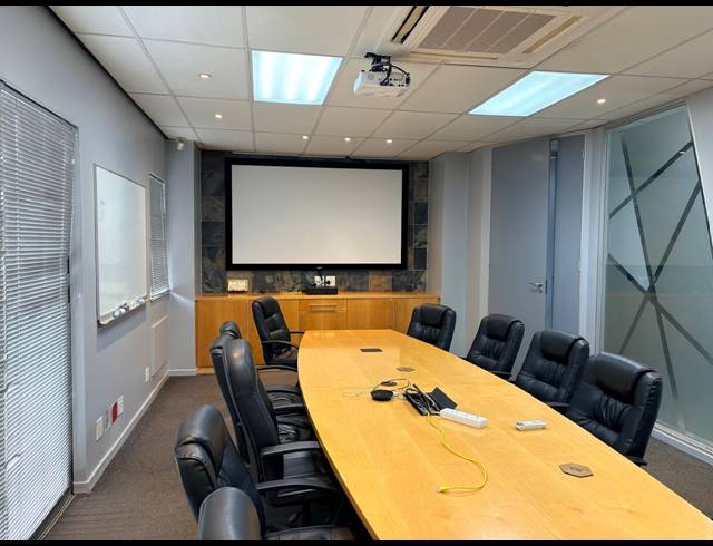 700M² OFFICE FOR SALE IN FOURWAYS